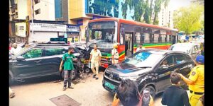 बेस्ट बसने शुक्रवारी अंधेरीत १४ वाहनांना दिली धडक